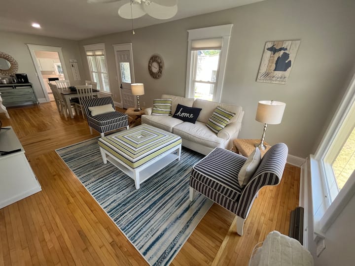 Kochi zuri zaidi kuwahi kutokea kwenye televisheni na Netflix. Mfumo wa sauti kwa mpenda muziki! 