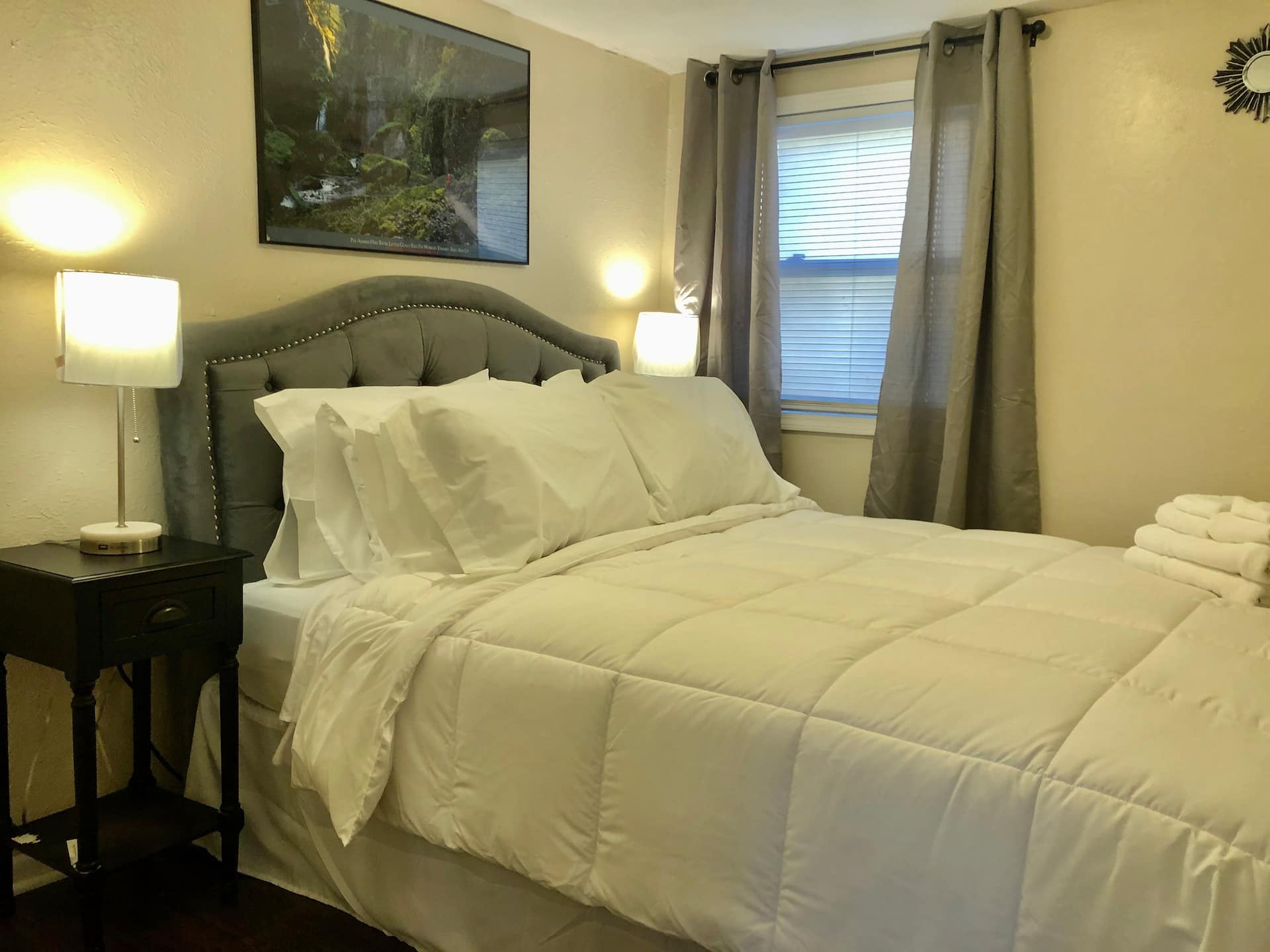 *Ideal* 2 BR 1 BA w/ Convenient Location