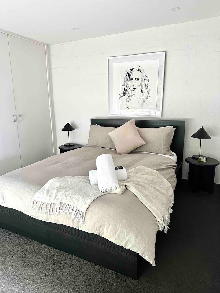 Მთავარი საძინებელი ახალი საწოლი 152 × 203 სმ