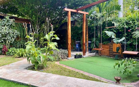 Cozy Bungalow near Beach IV