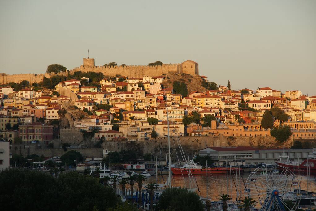 Το κάστρο της Καβάλας από το μπαλκόνι του σπιτιού.