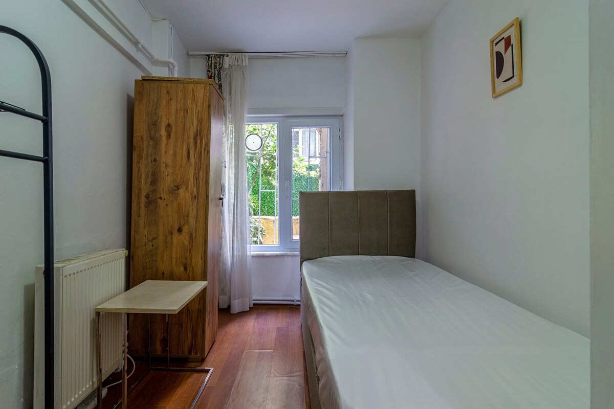 سرير فردي 90 × 200 سم