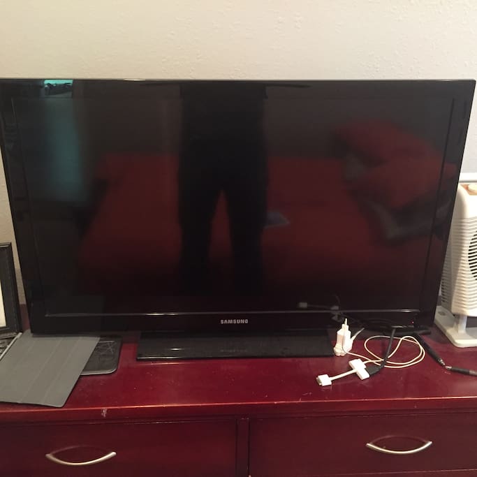 Bedroom TV 40"