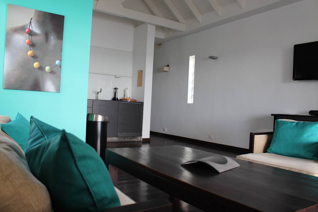 Private livingroom with kitchen