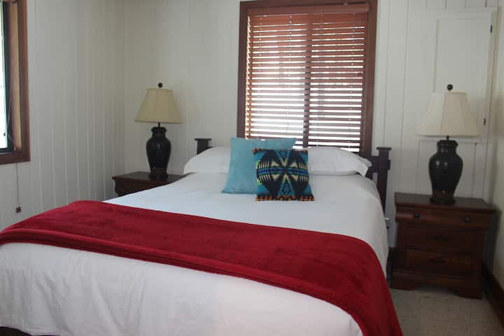 Dhoma e gjumit #2 me krevatin dopio "queen"