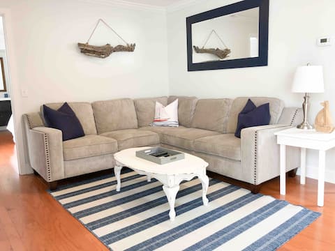 Top performing Airbnb: Coastal Cottage Under the Oaks - 2 Bedroom, 2 Bath in St. Simons