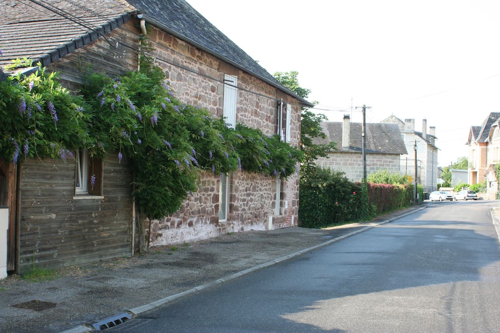 La maison vue de la rue...