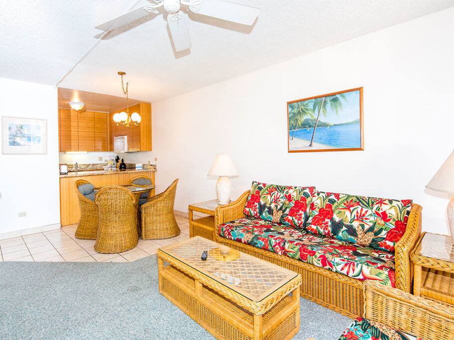 kamaole-sands-1st-8209-living-04.jpg