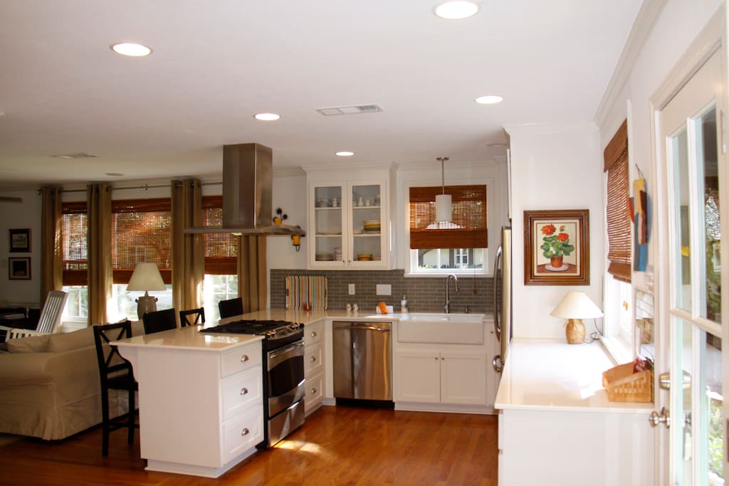 Counter seating with 4 barstools