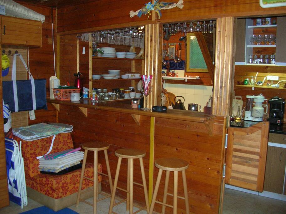 fully equipped kitchen 