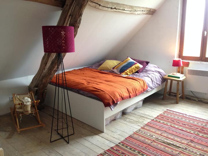 Nieuw: zolder met twee tweepersoonsbedden en twee enkele bedden. En veel stijl. 