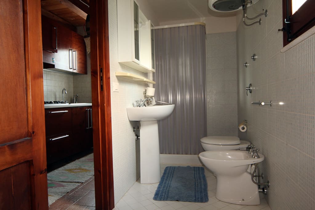 Bagno con doccia