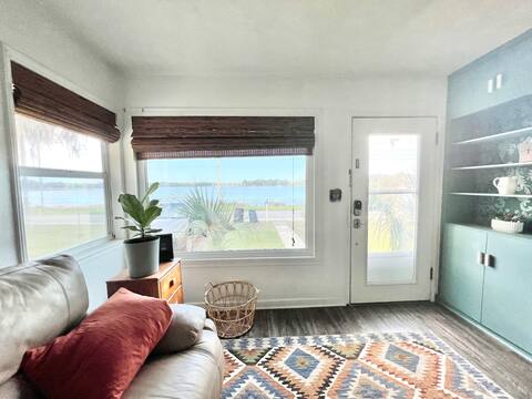Lakefront cottage and dock★Free bikes & paddleboat