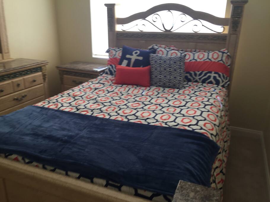 Second bedroom with just as comfy Queen sized bed