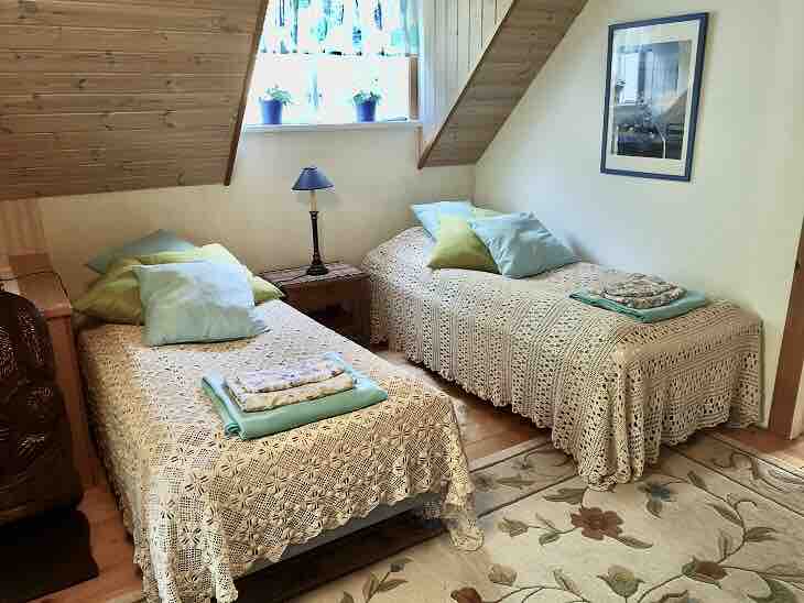 Deux lits simples dans la chambre 2