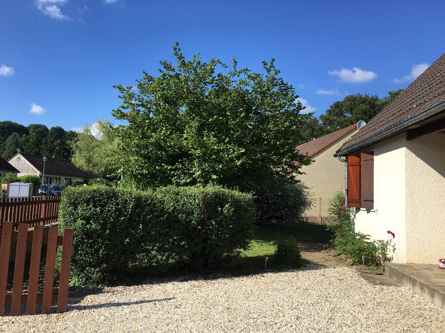 Petit jardin devant la maison
