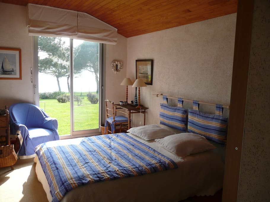 Quatre chambres avec deux sur mer