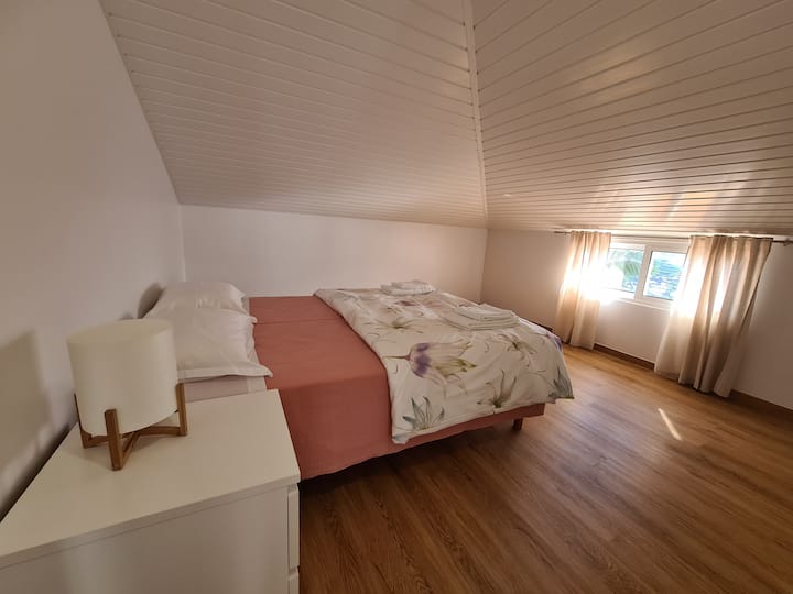 Quarto com cama de casal / Chambre avec lit double
