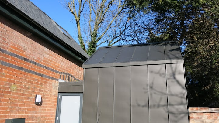 The Coach House. Whirlpool Duo Bath & Car Space.