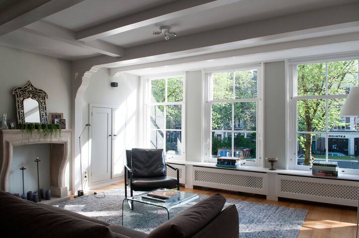 Canal house apartment in famous Jordaan district gallery image 3