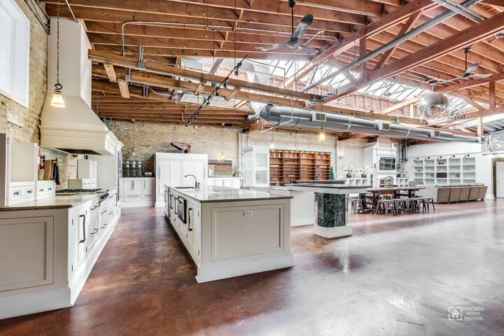 LOFT606: Gigantic Sunlit Former Factory Home gallery image 4