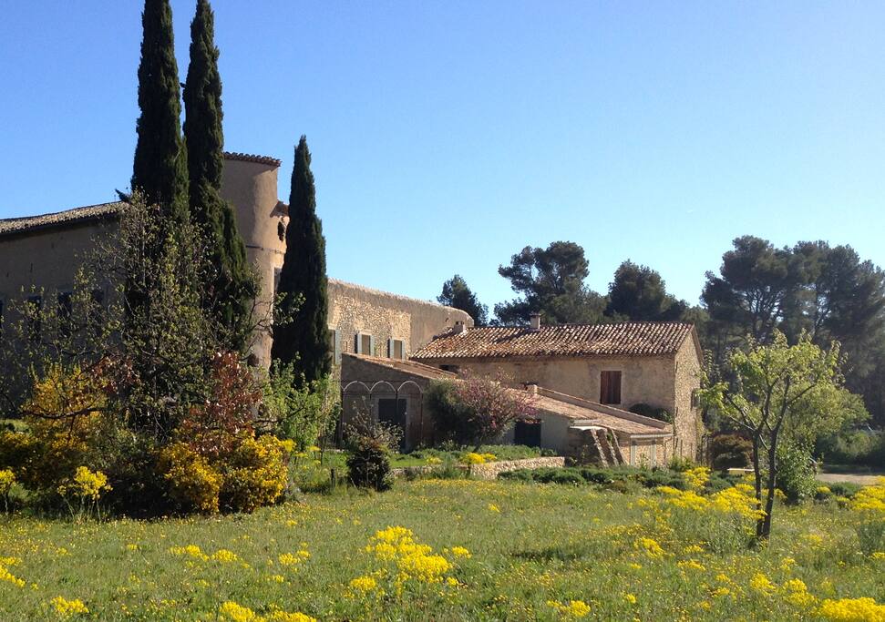 La Provence des collines et des champs.