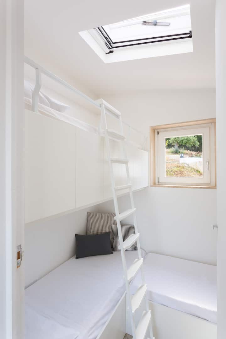 Dormitorio de abajo (literas)
