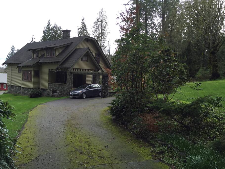Longshot of the front of the house
