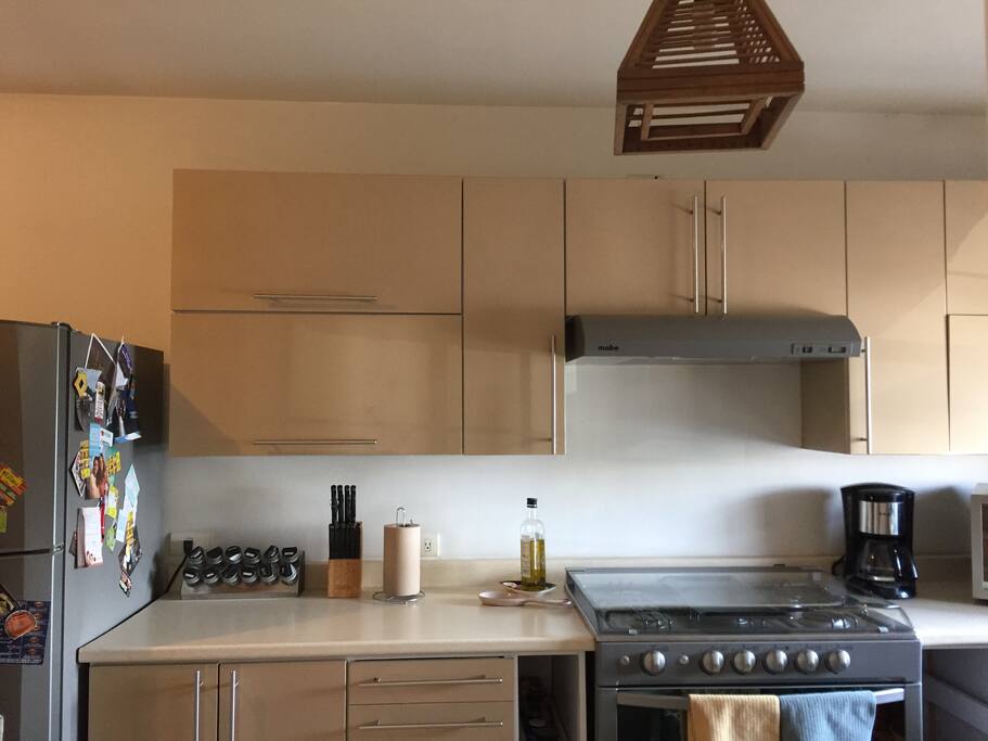 Cocina completamente equipada.