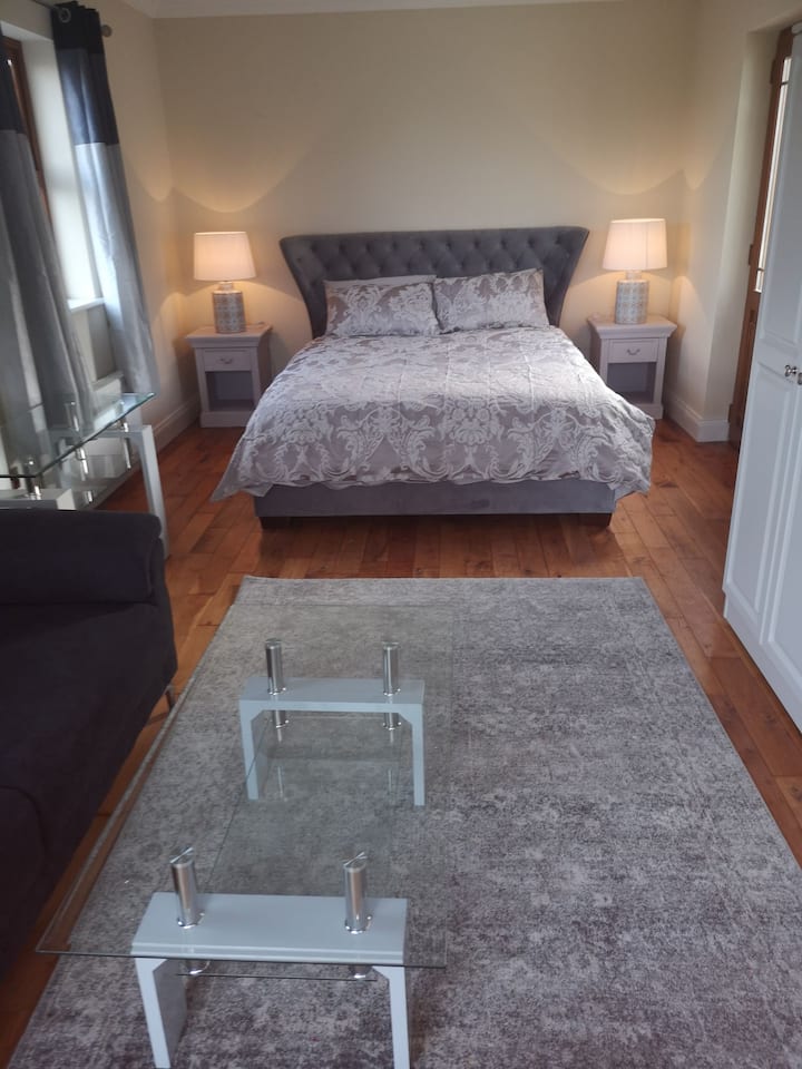 Luxury King Size Bed, Jacuzzi Bath, Croagh Patrick - Westport
