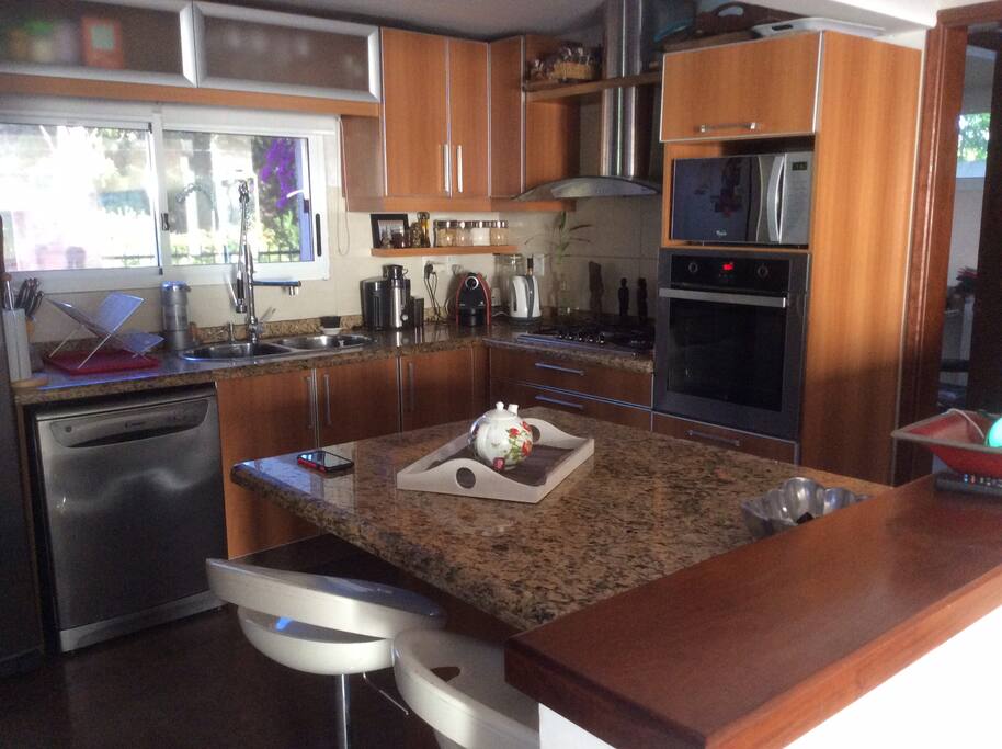 Kitchen w.dinnette