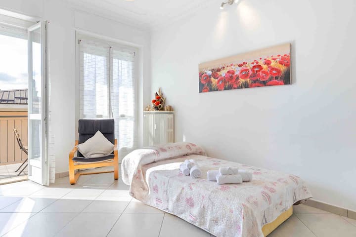 Një divan e gjysmë (120x190) në dhomën e ndenjjes 