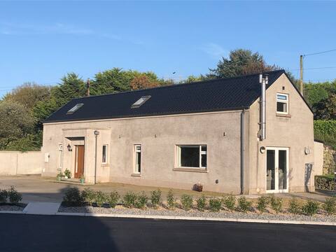Beautiful Country Style Cottage - 4 Bed - Sleeps 8