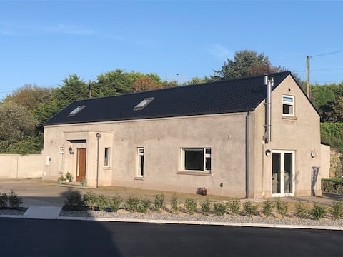 Beautiful Country Style Cottage - 4 Bed - Sleeps 8