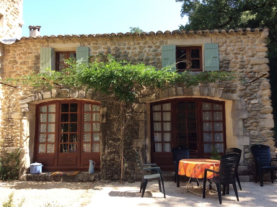 Front of the rental house, with outdoor table and pétanque court
