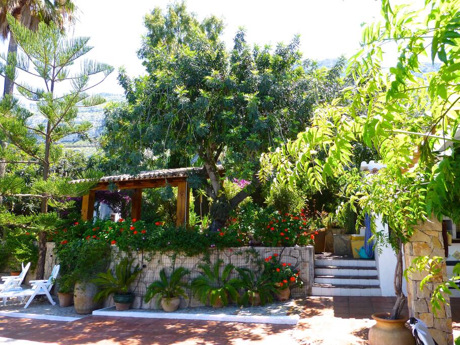 El cenador del jardín