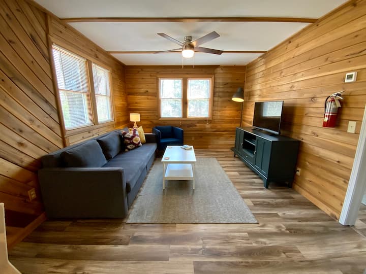 Meadow Top Cabins, Cabin 75 Cabins for Rent in Mount Lookout, West