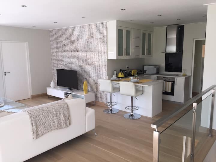 Modern Apartment On Drama ( With A Generator) - Raithby