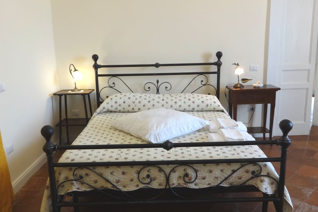 Double bedroom with air conditioning/heating at one apartment in a private villa located in Massa Lubrense