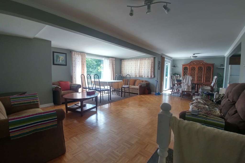 Large living room with direct view of the lake.