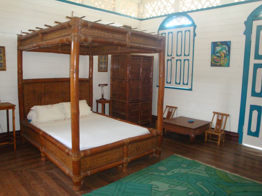 "blue bed room"
