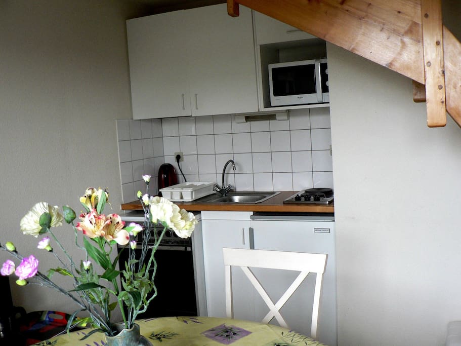 KITCHENETTE