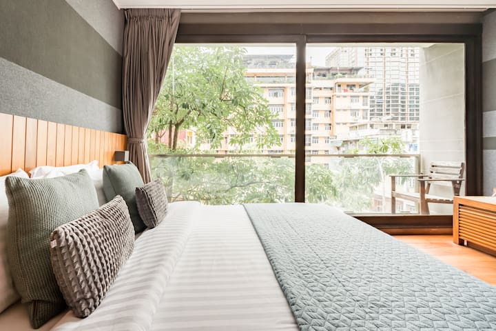 Head Into Bangkok From a Chic Home gallery image 3