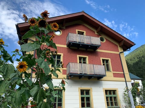 Popular Airbnb listing: Tauernstöckl - Apartment 2 in Bad Gastein