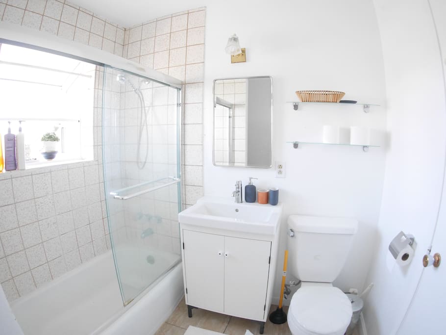 Shared bath with fresh towels and linens provided during your stay.