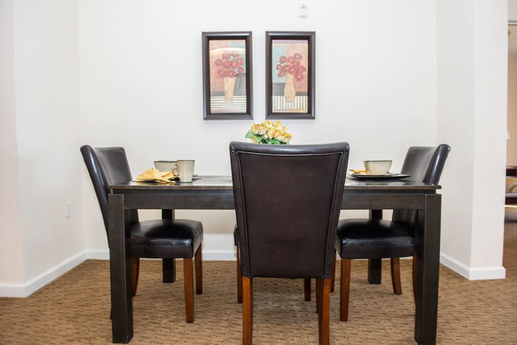 Welcome to 14200 Avalon Rd., 429 Dining area