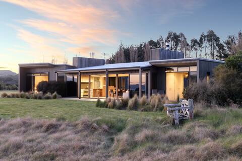 The Perfect Home for a Family Gathering !