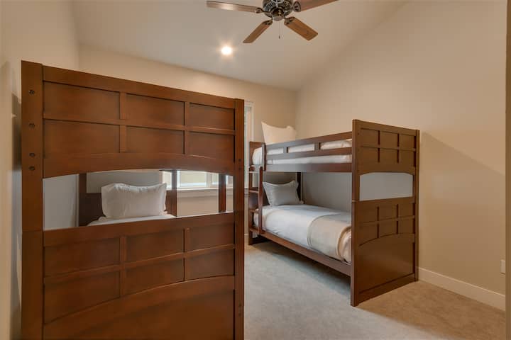 חדר עם שתי מיטות קומתיים ליחיד