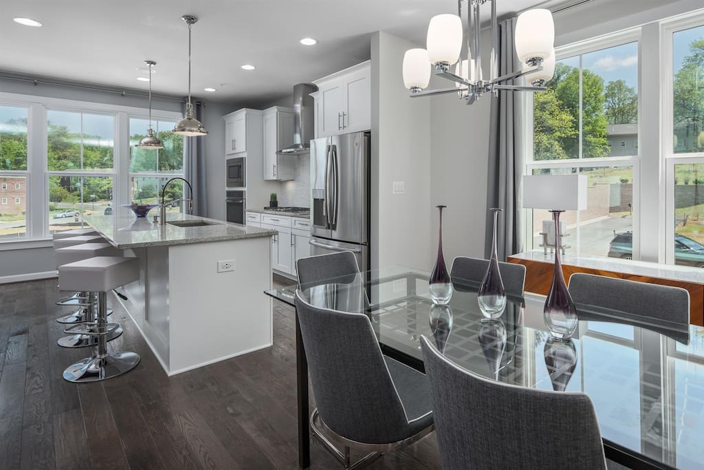 Designer Kitchen (builder’s photo)