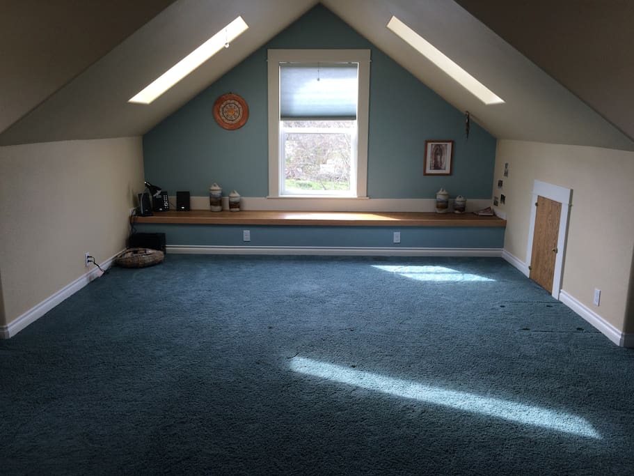3rd story yoga/retreat room. Its also a great room for a group of kids if your several families vacationing together. There's a blow up mattress available along with several floor pads.